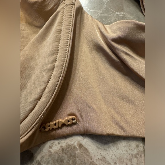 SKIMS NO SHOW UNLINED BALCONETTE BRA - Picture 10 of 12